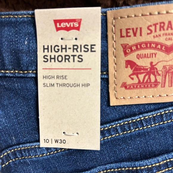 NWT women’s Levi’s shorts 10/W30 - Picture 3 of 5